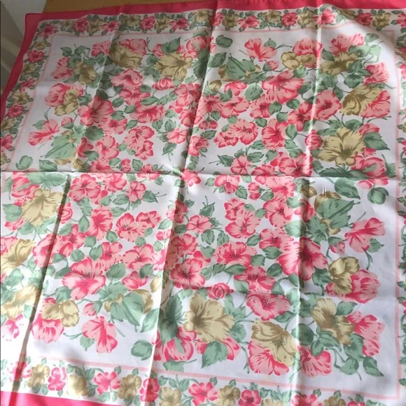 Floral spring Patterned scarf - Picture 4 of 6